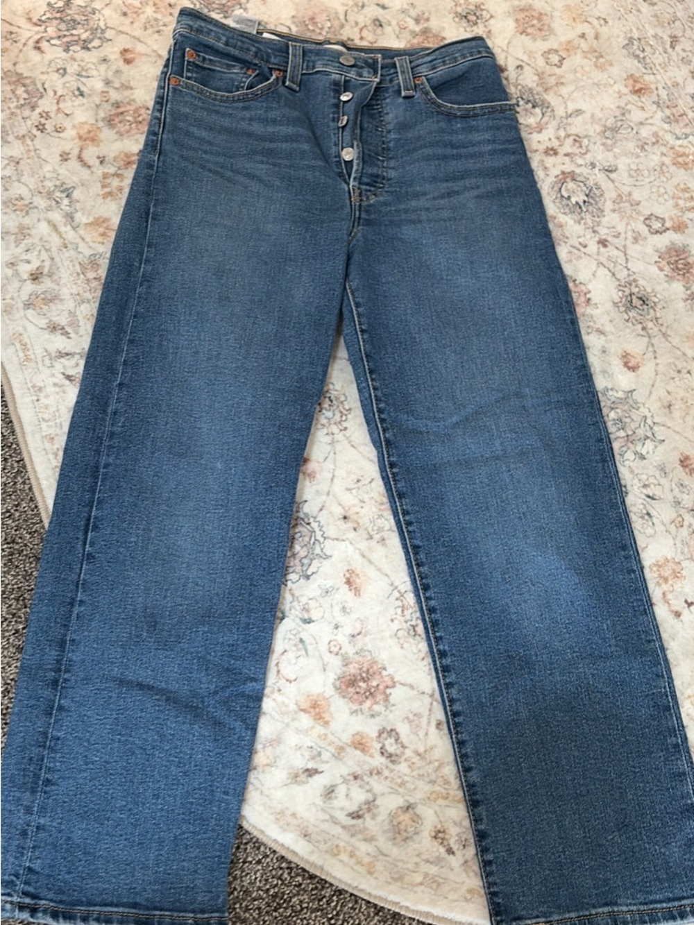 Levi's Women's Straight Leg Jeans in Medium Blue Denim